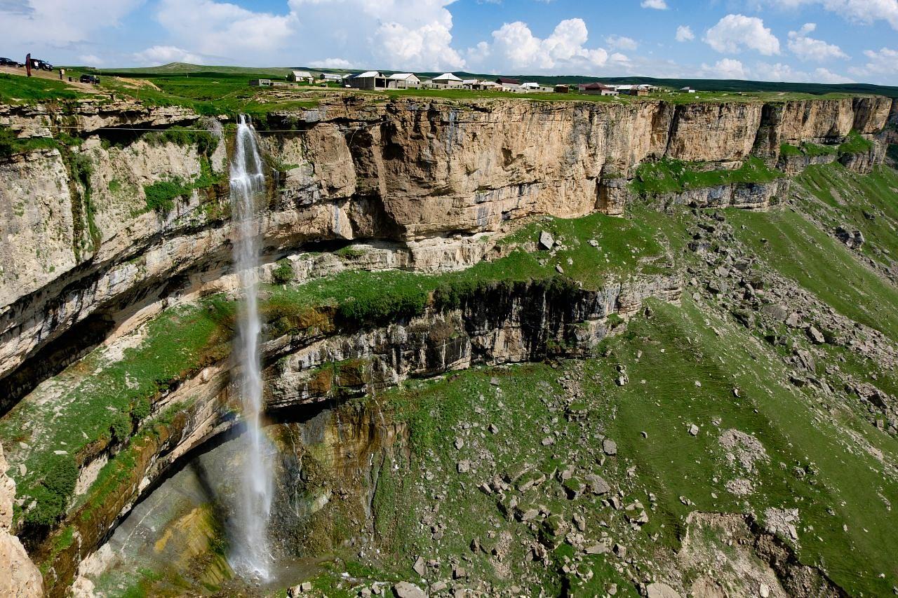 Хунзах, Каменная чаша, Водопад Тобот