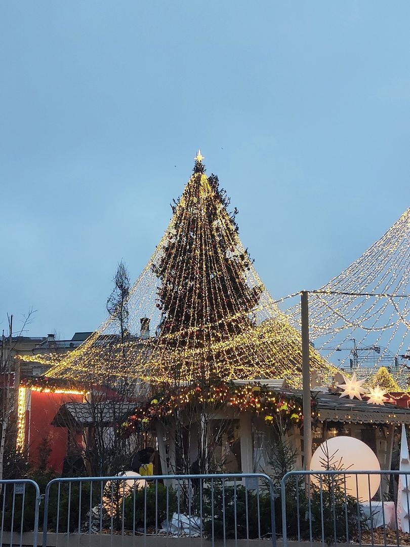 НОВОГОДНЯЯ СКАЗКА В МОСКВА - СИТИ