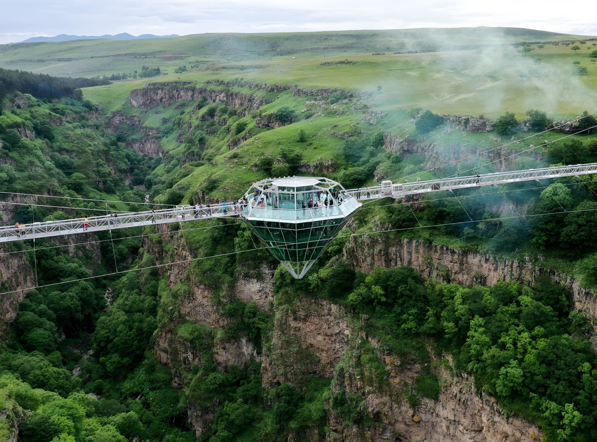 Каньон Дашбаши – стеклянный мост и сила природы
