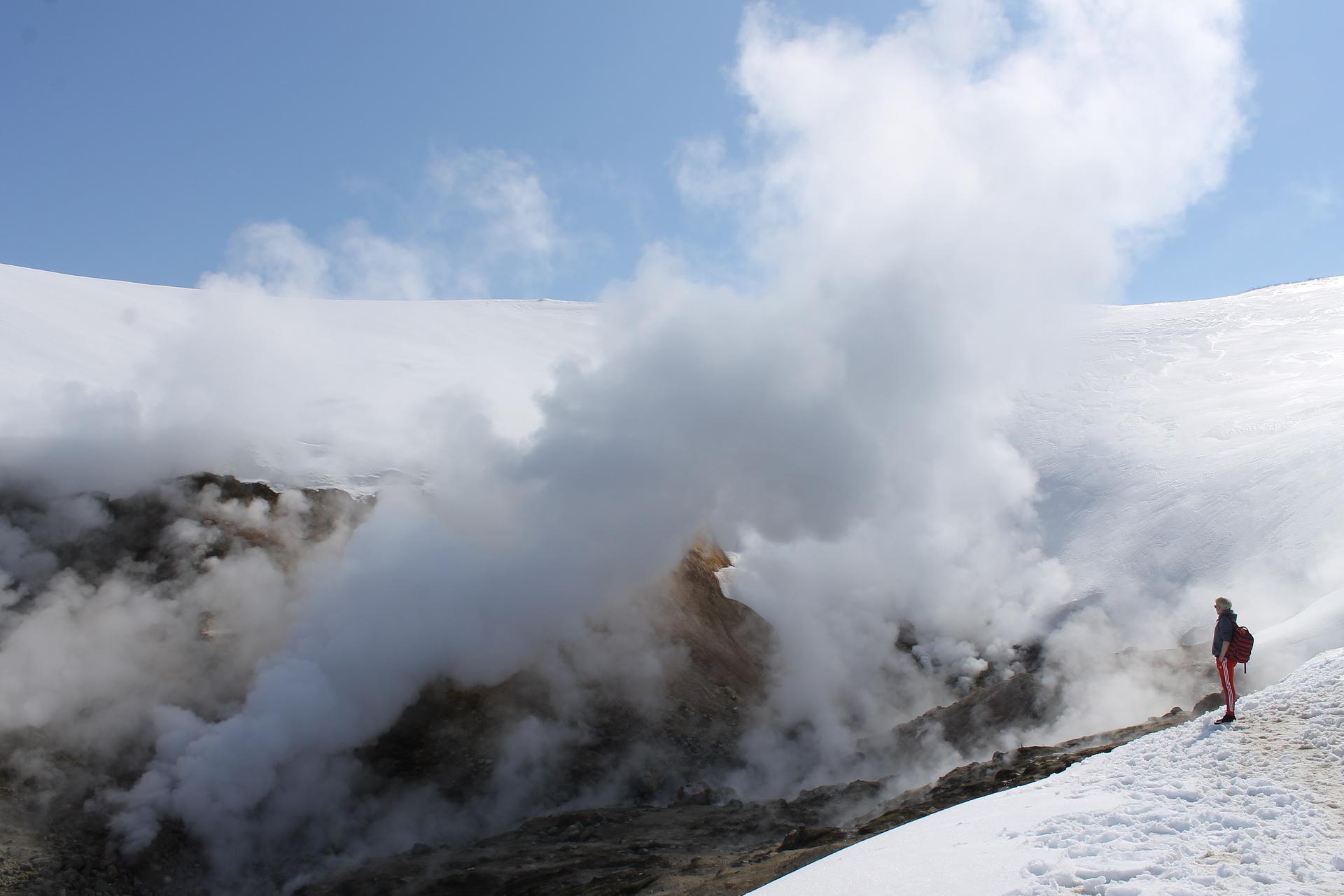 Экскурсия на вездеходе на Вилючинский перевал и Дачные источники