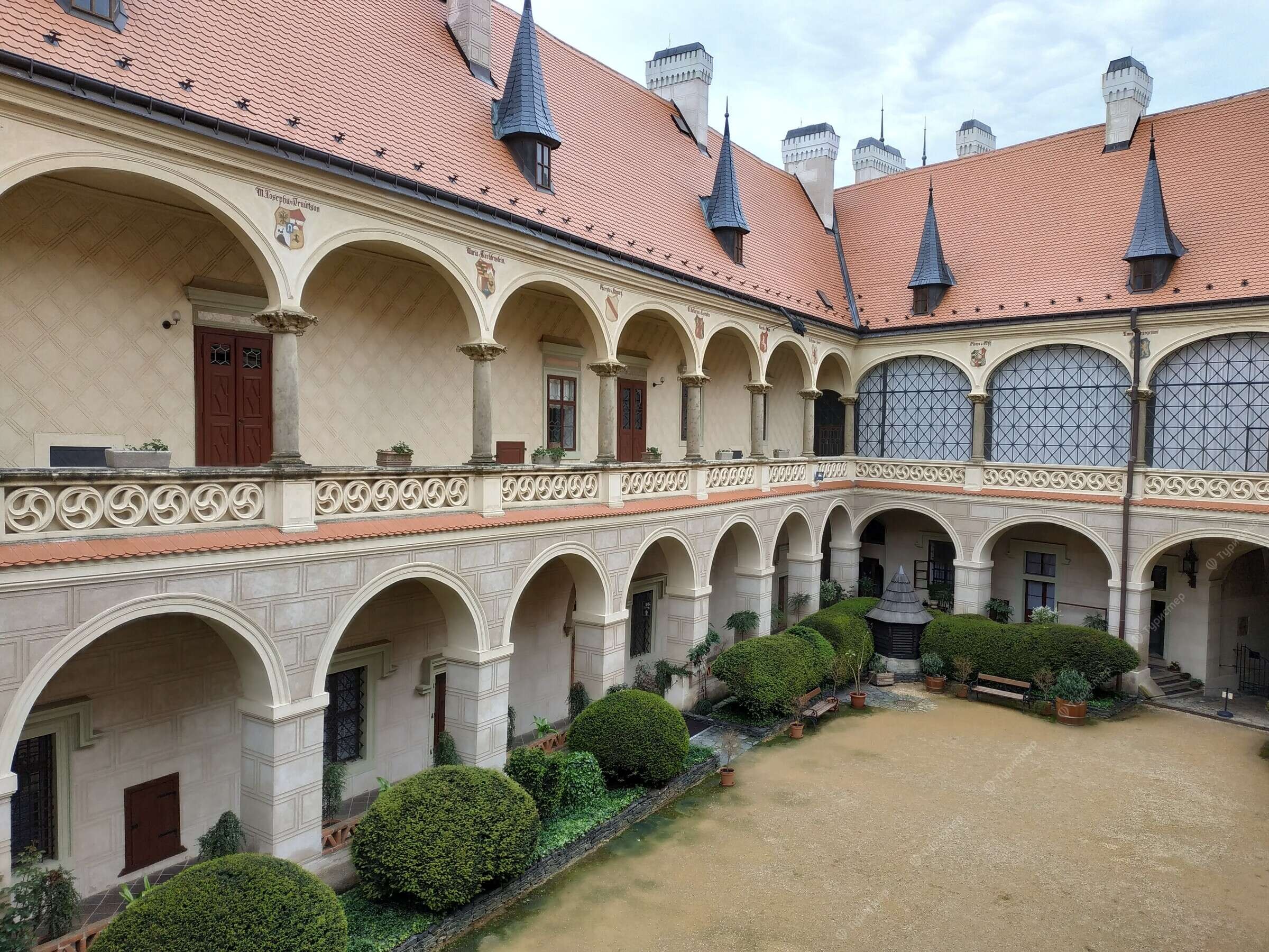 Из Праги в Кутну Гору, Часлав и замок Жлебы