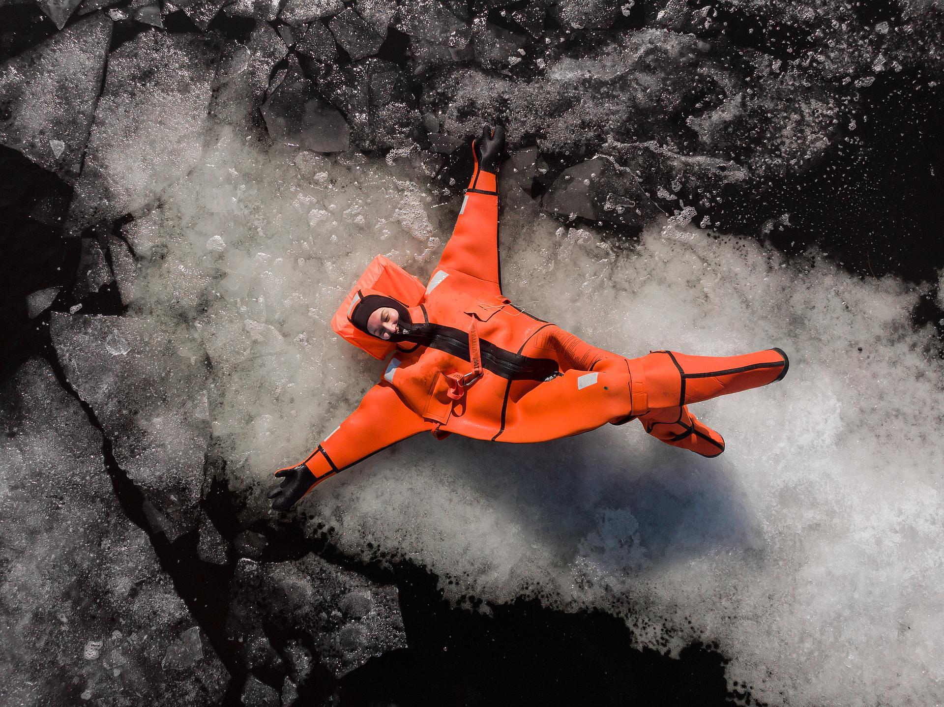 Айс-флоатинг: арктическое купание в северных водах