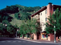 Aspen Square Hotel 4*