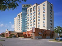 Radisson Hotel and Suites London 3*