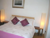 1 Bd Edmonstones Close