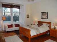 19 Warrender Park Cres