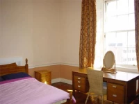 21/4 Broughton Street