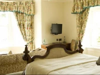 The Lovat Loch Ness 4*