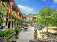 Lijiang Left Bank Holiday Inn 2*