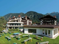 Aparthotel Strass  4*