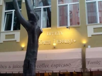 Three Dolphins Family Hotel 2*