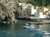 Captains Den Apartments