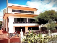 Guis Beach House Hostel