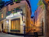 Pid Templem Hotel 3*