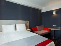 Holiday Inn Express Geneva Airport 3*