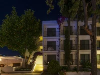 Liv Hotel By Bellazure 4*