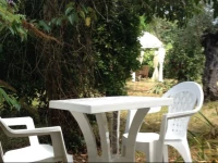 Studio calme au milieu dun jardin