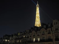 Eiffel Tower flat 888