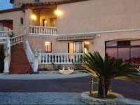 Apartments Alezone Hugues