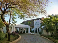 Jacaranda Indian Ocean Beach Resort 4*