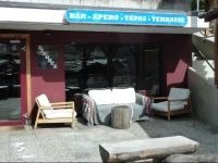 Dzardys Bar & Backpacker