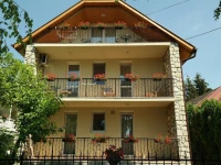 Deluxe Apartments 3*