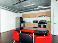 Hollywood Triumph Apartment