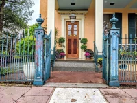 Parisian Courtyard Inn