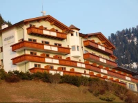 Hotel Gstatsch 3*