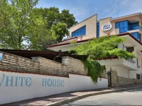 White House Family Hotel