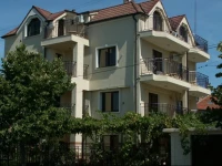 Bellehouse Guest House 2*