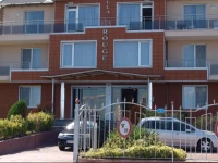 Villa Rouge Apartments