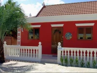 Red Cunucu Villa With Pool