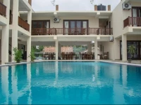 Sapphire Seas Beachfront Hotel