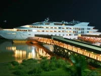 Vintage Luxury Yacht Hotel 5*