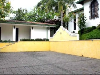 La Porta Plaza Hotel