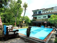 RedDoorz Near Double Six