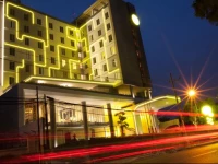 Yello Hotel Jemursari