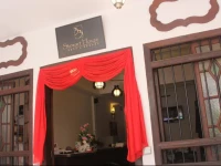 Thirty Three Stewart Houze 2*