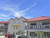 Penarak Bamboo Beach Motel