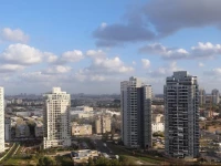 4 BR Apartment Near The Beach