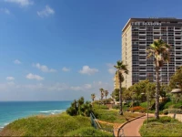 The Seasons Hotel - on the sea