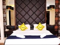 Vista Rooms near Rajpath Club