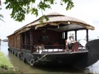Cosy Houseboats