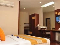 OYO Premium Queens Road