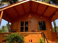 Peles Windsong Wood Cottage on the beach