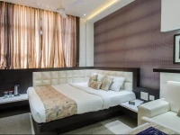 OYO Premium Raja Park