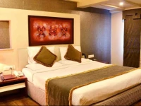 OYO Premium Kanchan Bagh