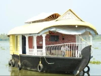 Marari houseboat