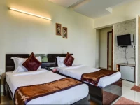 OYO Rooms Four Bungalows Andheri- 1
